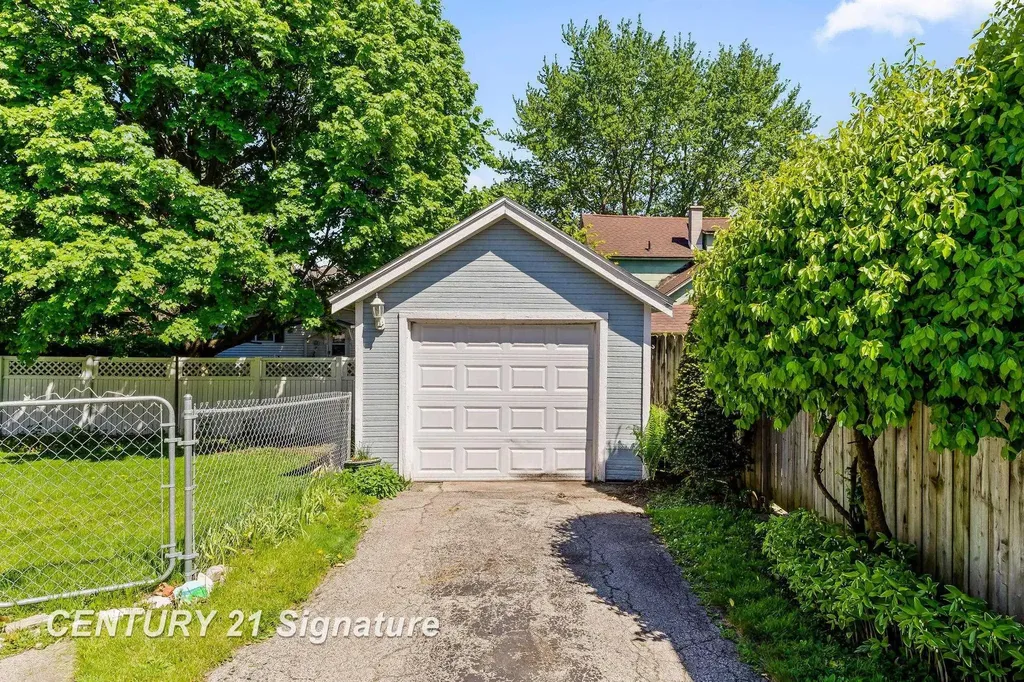 206 N Wenona Avenue Bay City City MI 48706