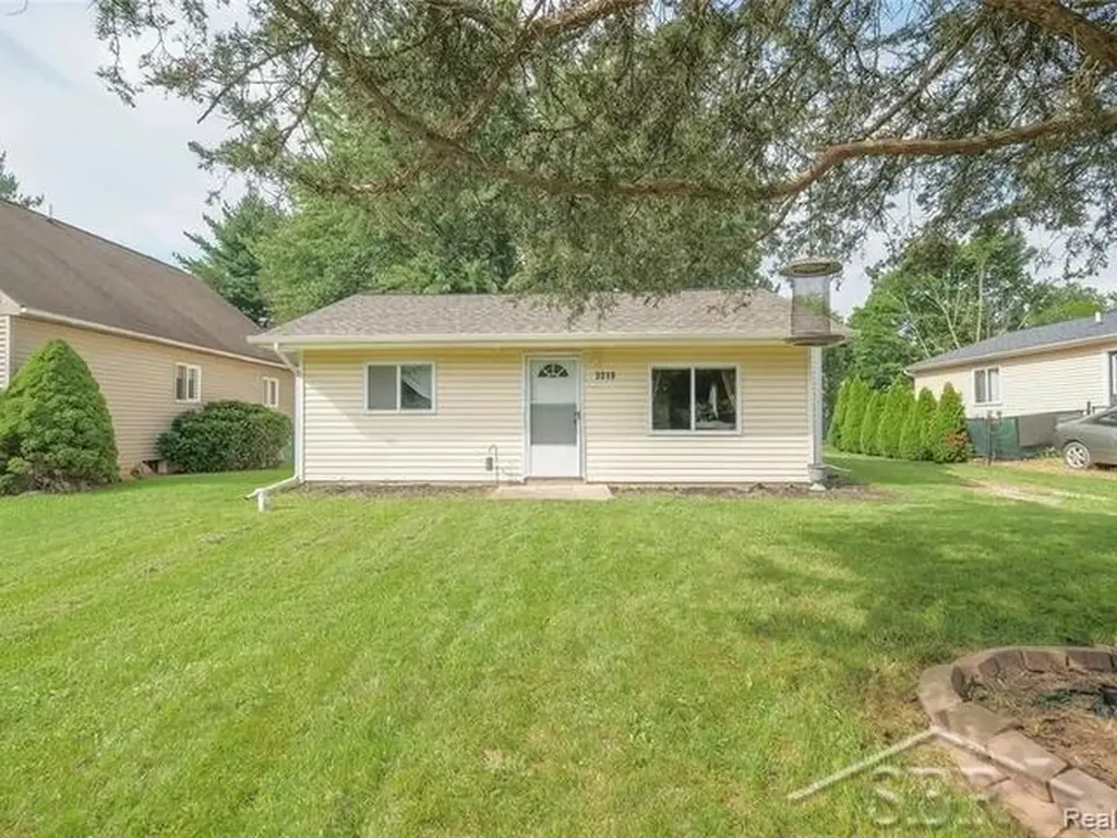 3319 Junior Drive Hamburg Township MI 48169
