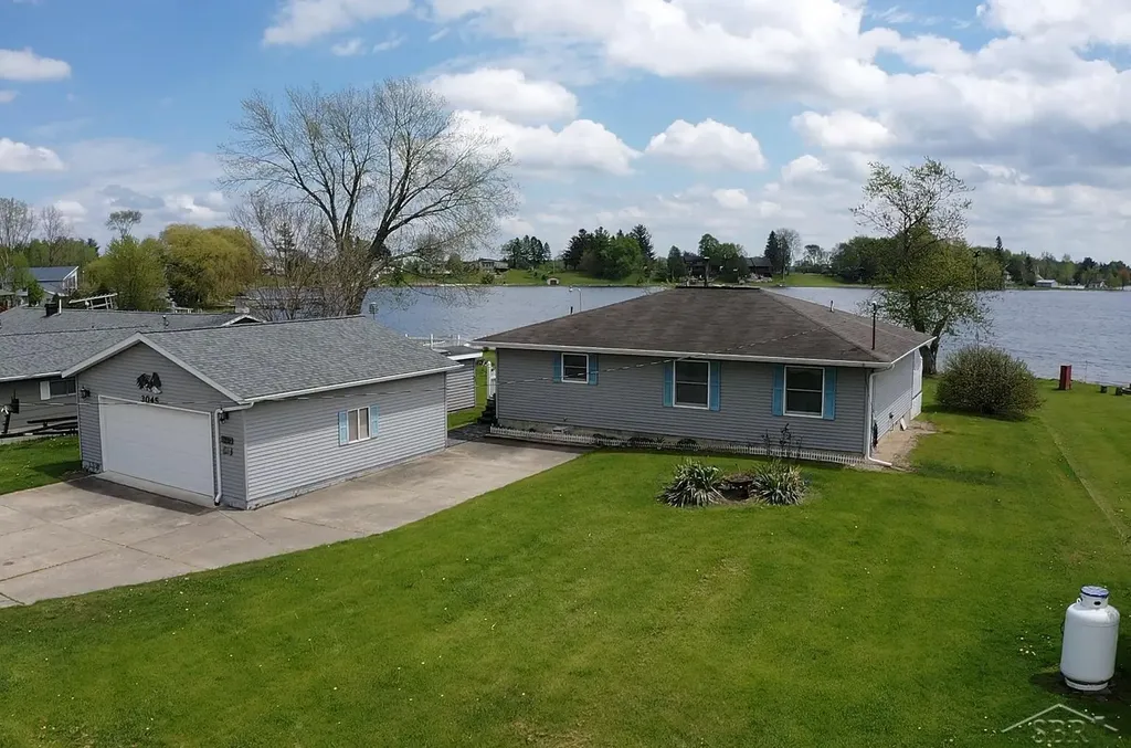 3045 W Lakeside Drive Edwards Township MI 48661