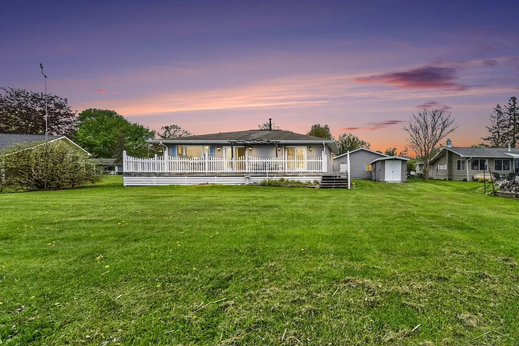 3045 W Lakeside Drive Edwards Township MI 48661