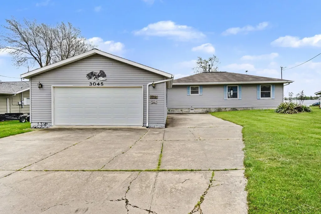 3045 W Lakeside Drive Edwards Township MI 48661