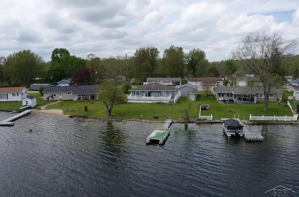 3045 W Lakeside Drive Edwards Township MI 48661