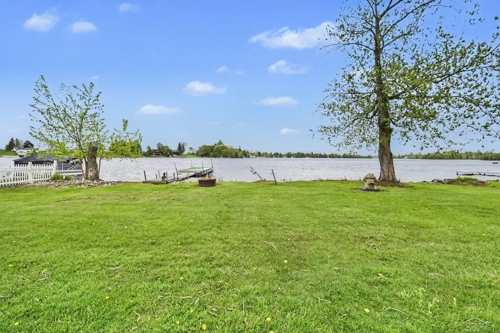 3045 W Lakeside Drive Edwards Township MI 48661