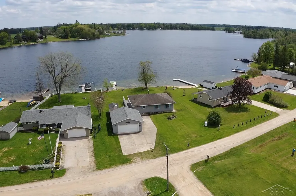 3045 W Lakeside Drive Edwards Township MI 48661