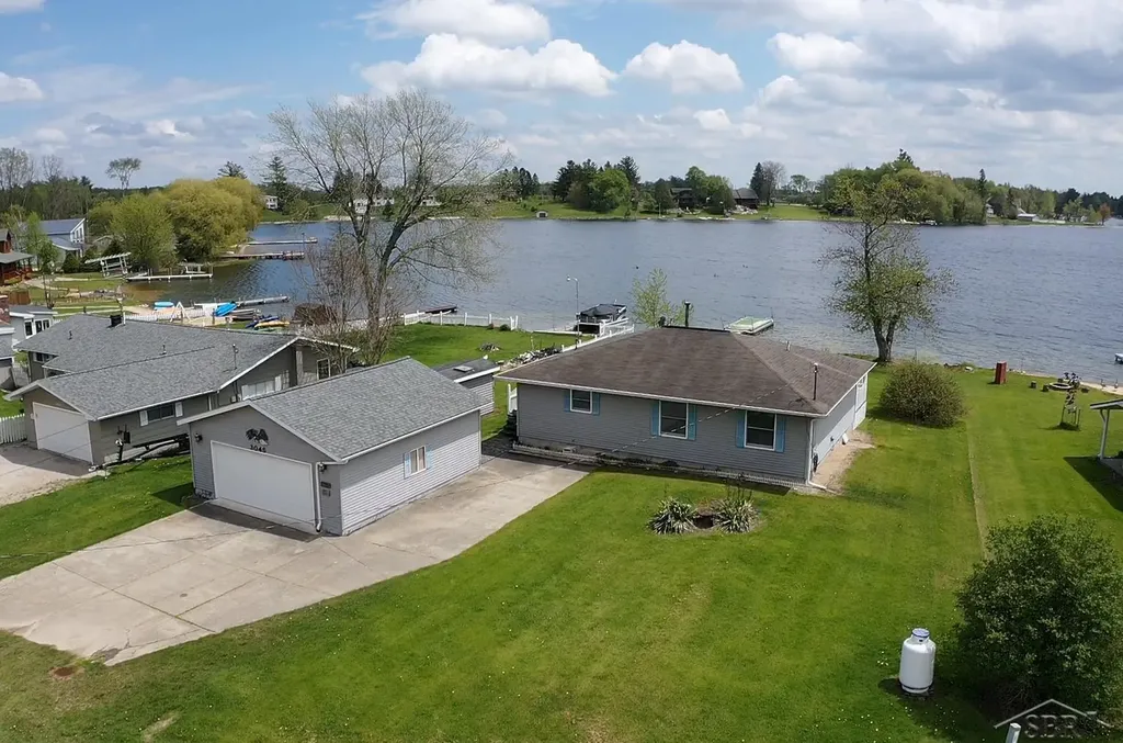 3045 W Lakeside Drive Edwards Township MI 48661