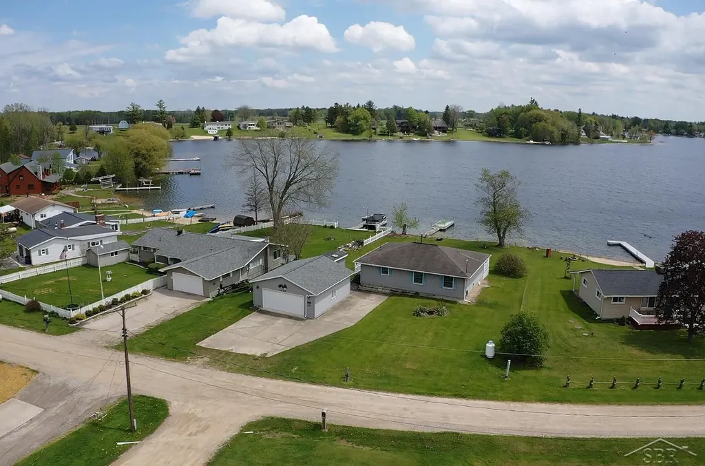 3045 W Lakeside Drive Edwards Township MI 48661