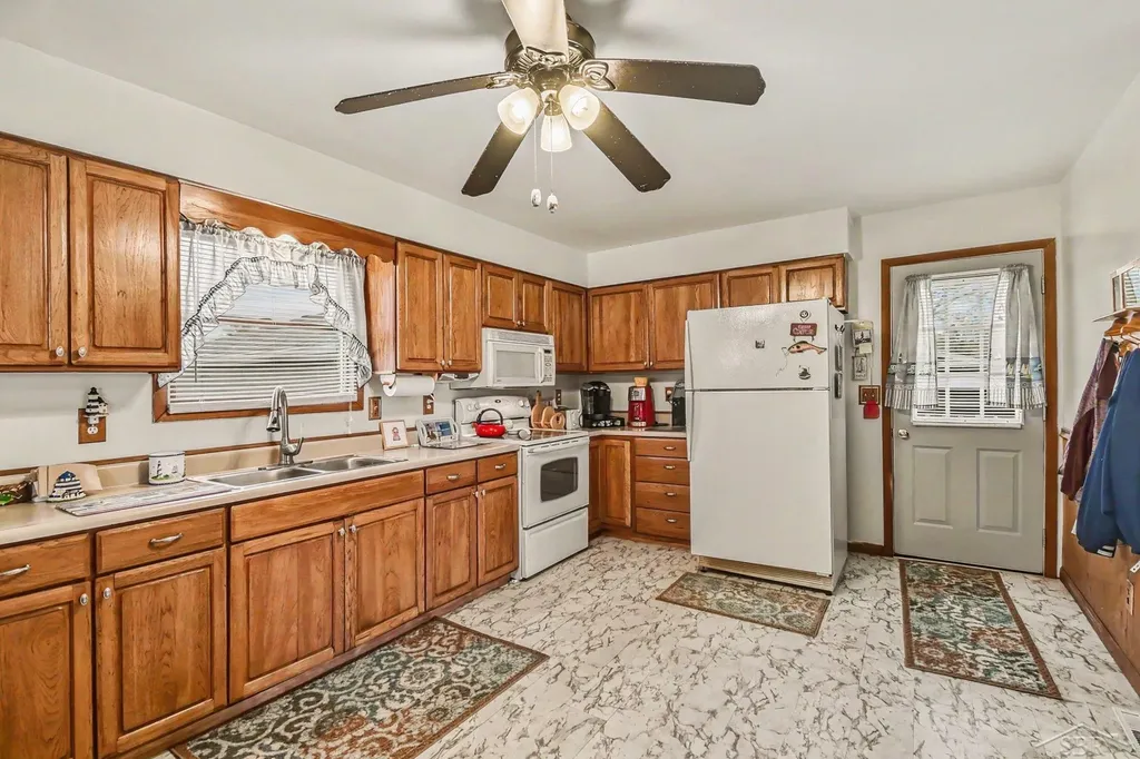 3045 W Lakeside Drive Edwards Township MI 48661