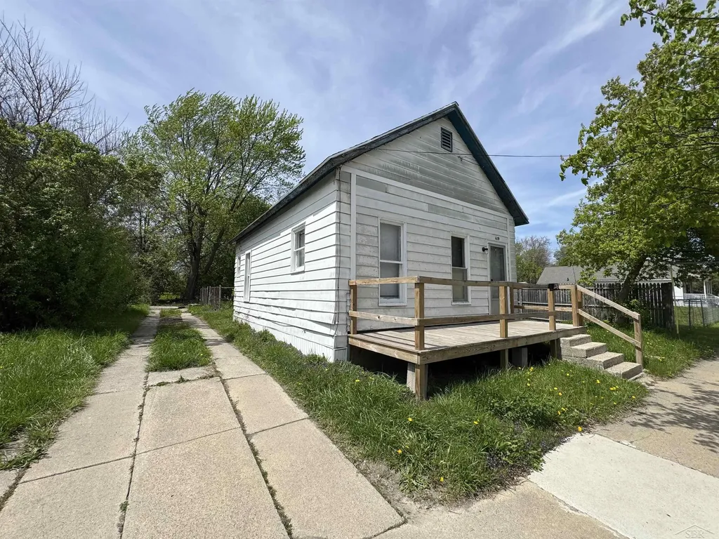 1639 Warren Avenue Saginaw City MI 48601