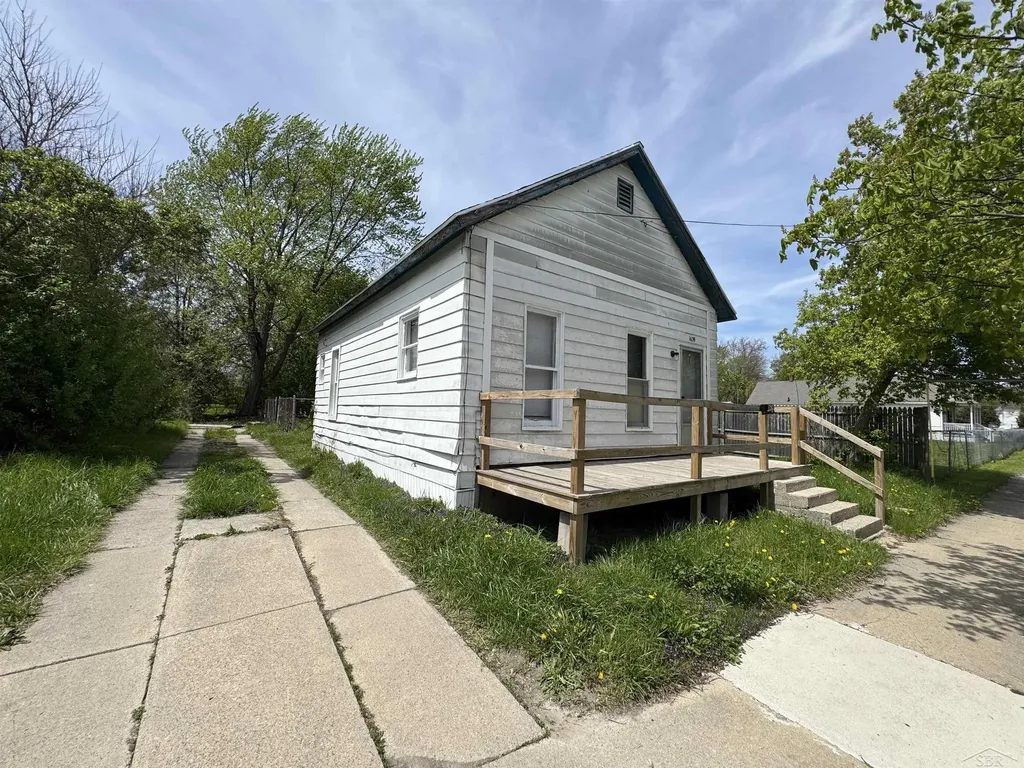 1639 Warren Avenue Saginaw City MI 48601