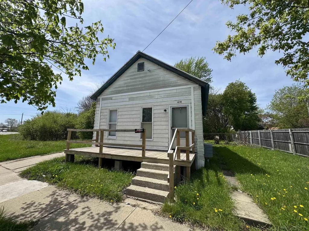 1639 Warren Avenue Saginaw City MI 48601