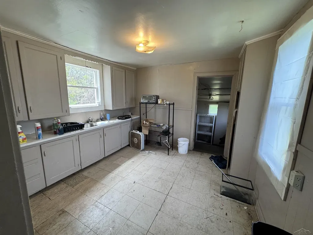 1639 Warren Avenue Saginaw City MI 48601