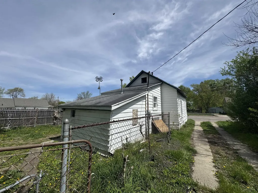 1639 Warren Avenue Saginaw City MI 48601