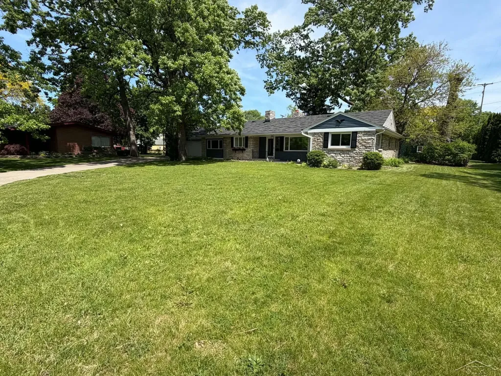 3 Orchard Court Essexville City MI 48732