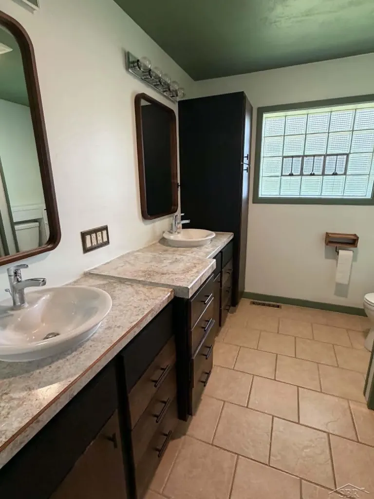 3 Orchard Court Essexville City MI 48732