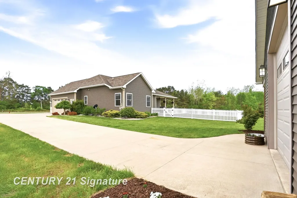 11056 Sarle Road Tittabawassee Township MI 48623