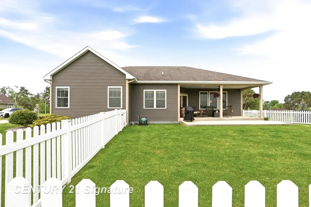 11056 Sarle Road Tittabawassee Township MI 48623