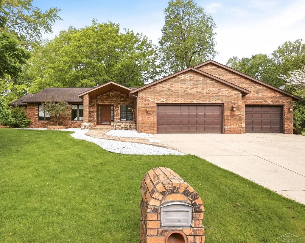 1112 Wendrow Way Mt. Pleasant City MI 48858