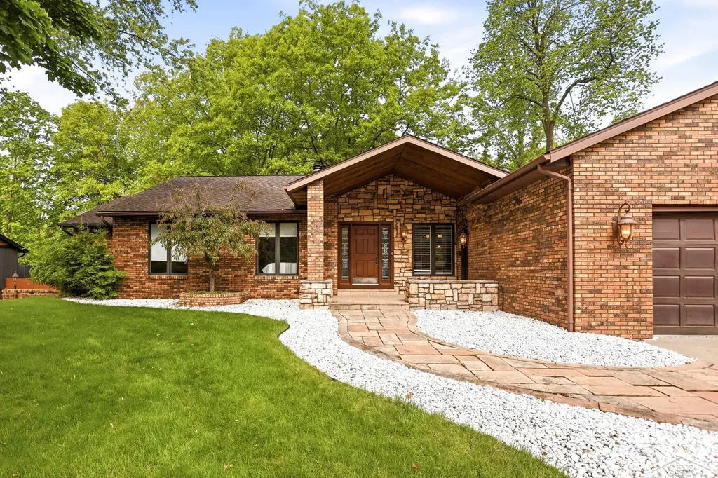 1112 Wendrow Way Mt. Pleasant City MI 48858