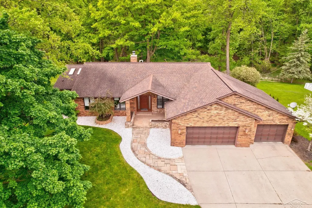 1112 Wendrow Way Mt. Pleasant City MI 48858