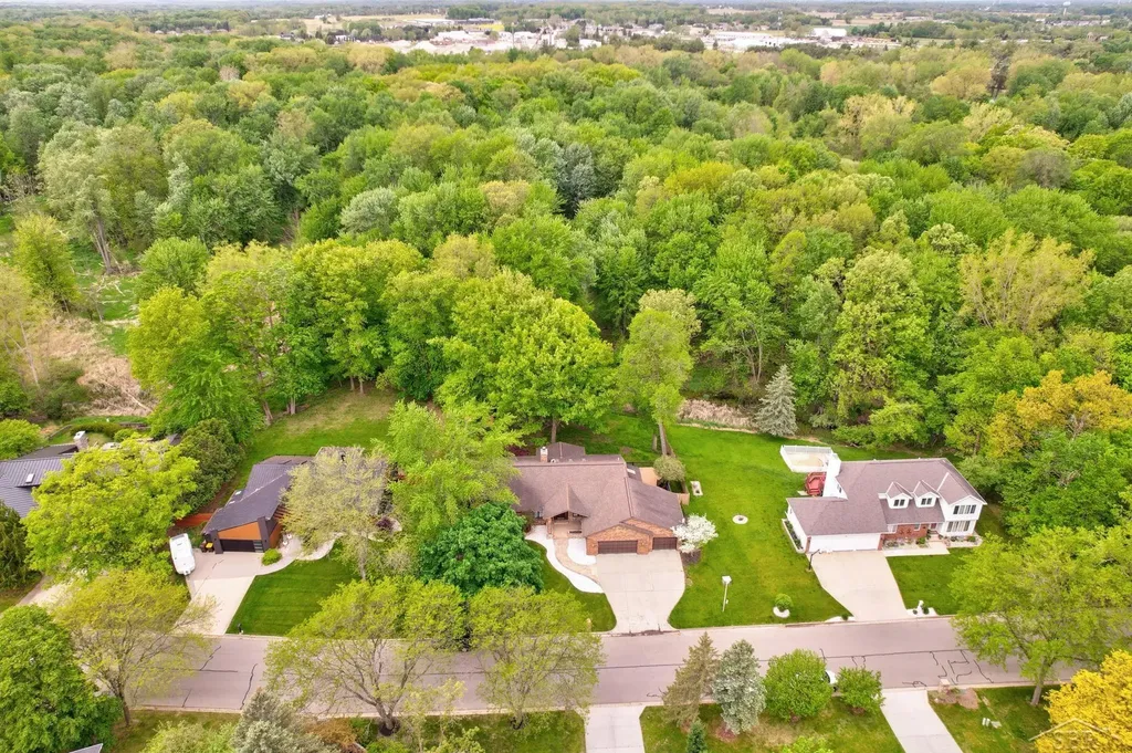 1112 Wendrow Way Mt. Pleasant City MI 48858