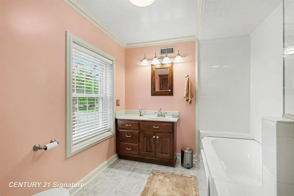 605 S Kinney Avenue Mt. Pleasant City MI 48858