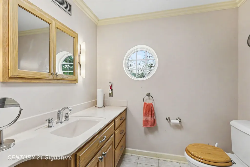 605 S Kinney Avenue Mt. Pleasant City MI 48858
