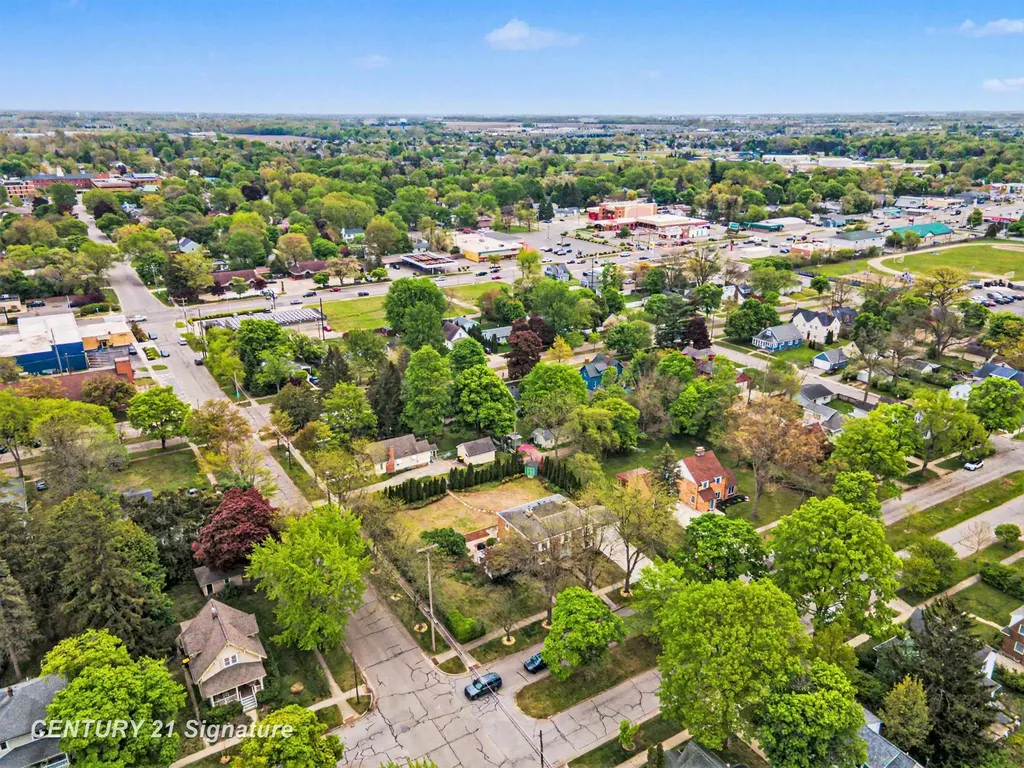605 S Kinney Avenue Mt. Pleasant City MI 48858