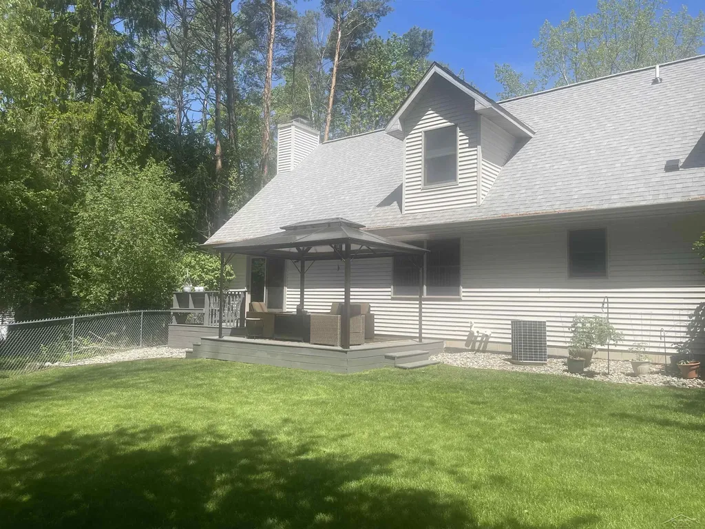 11279 Sarle Road Tittabawassee Township MI 48623