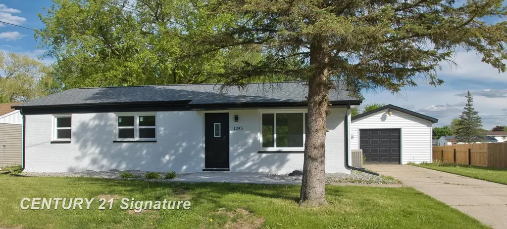 1245 E Outer Drive Saginaw City MI 48601