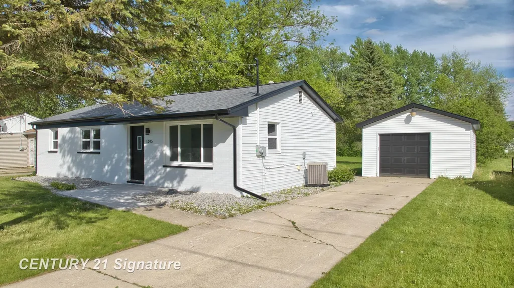 1245 E Outer Drive Saginaw City MI 48601