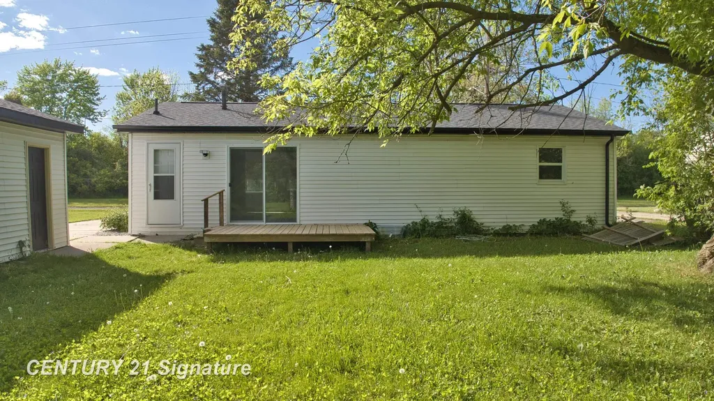 1245 E Outer Drive Saginaw City MI 48601