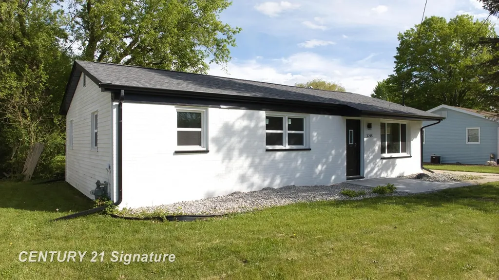 1245 E Outer Drive Saginaw City MI 48601
