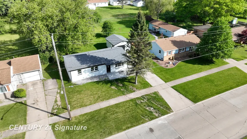 1245 E Outer Drive Saginaw City MI 48601