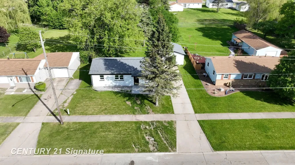 1245 E Outer Drive Saginaw City MI 48601