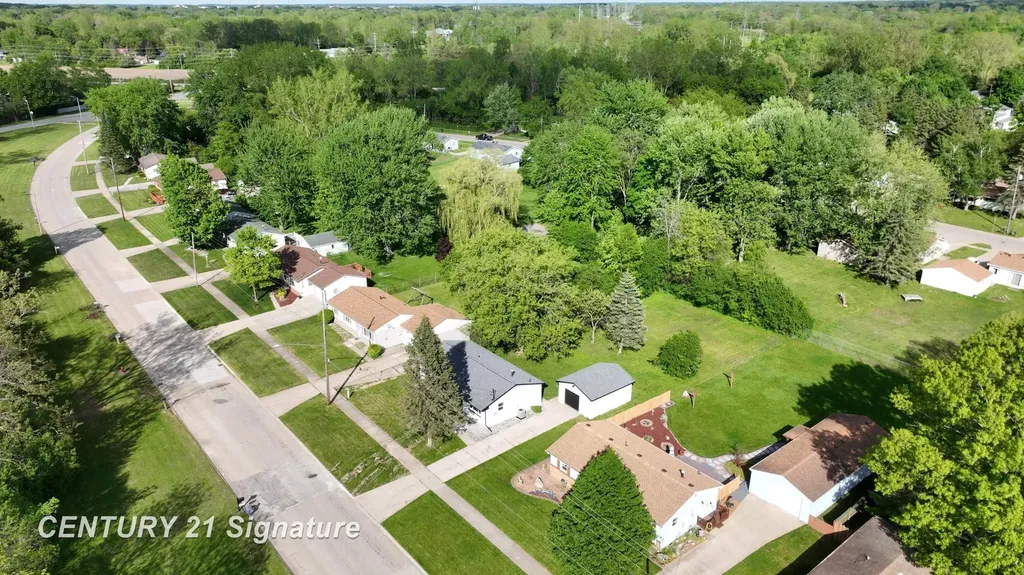 1245 E Outer Drive Saginaw City MI 48601