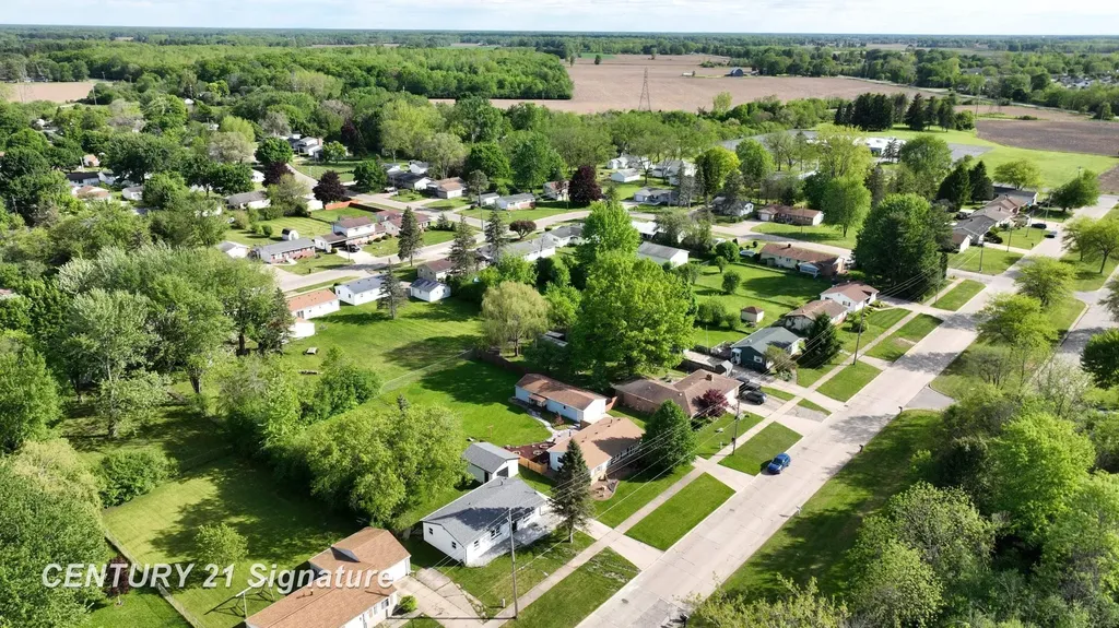 1245 E Outer Drive Saginaw City MI 48601