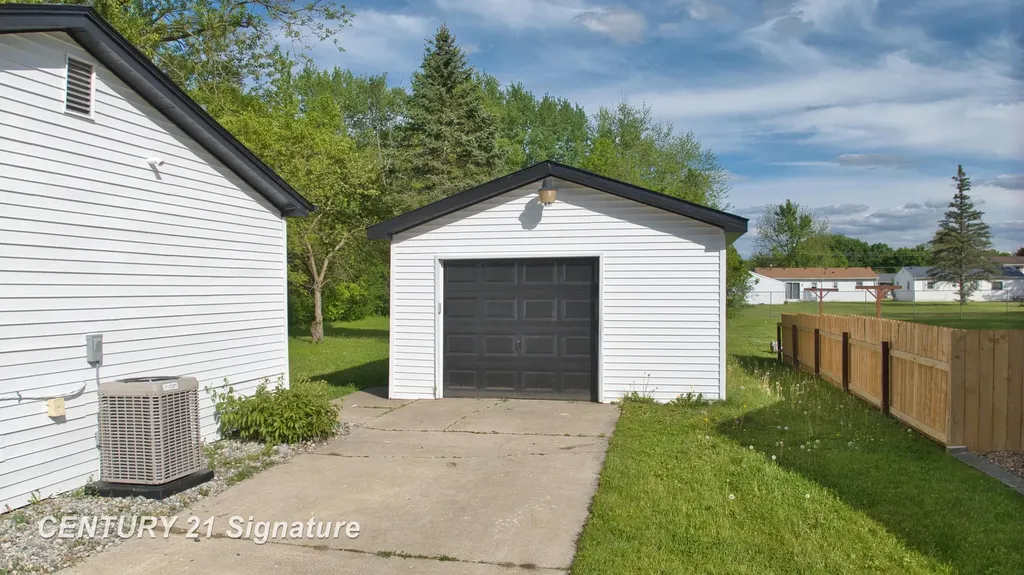 1245 E Outer Drive Saginaw City MI 48601