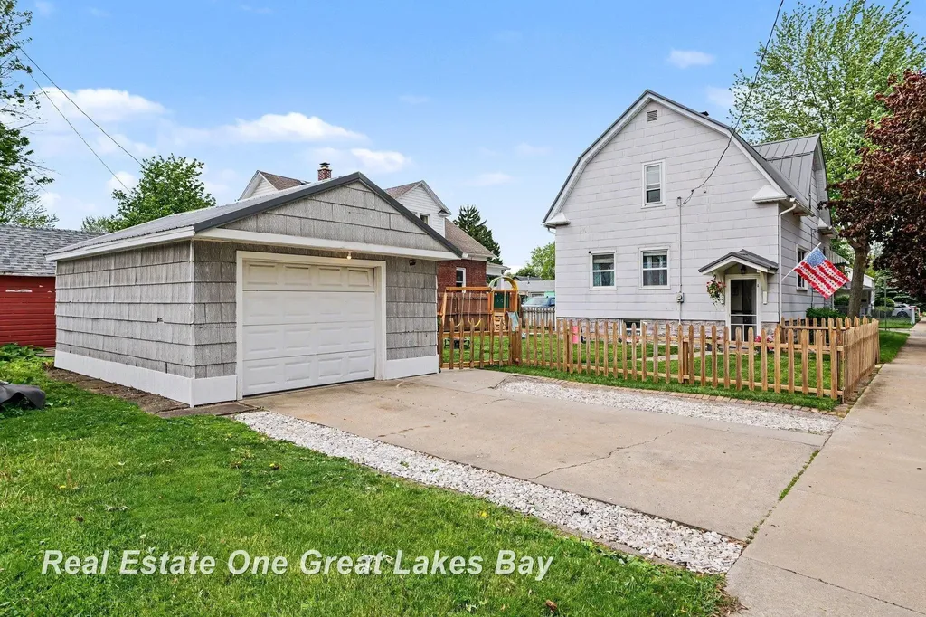 2401 S Jefferson Street Bay City City MI 48708
