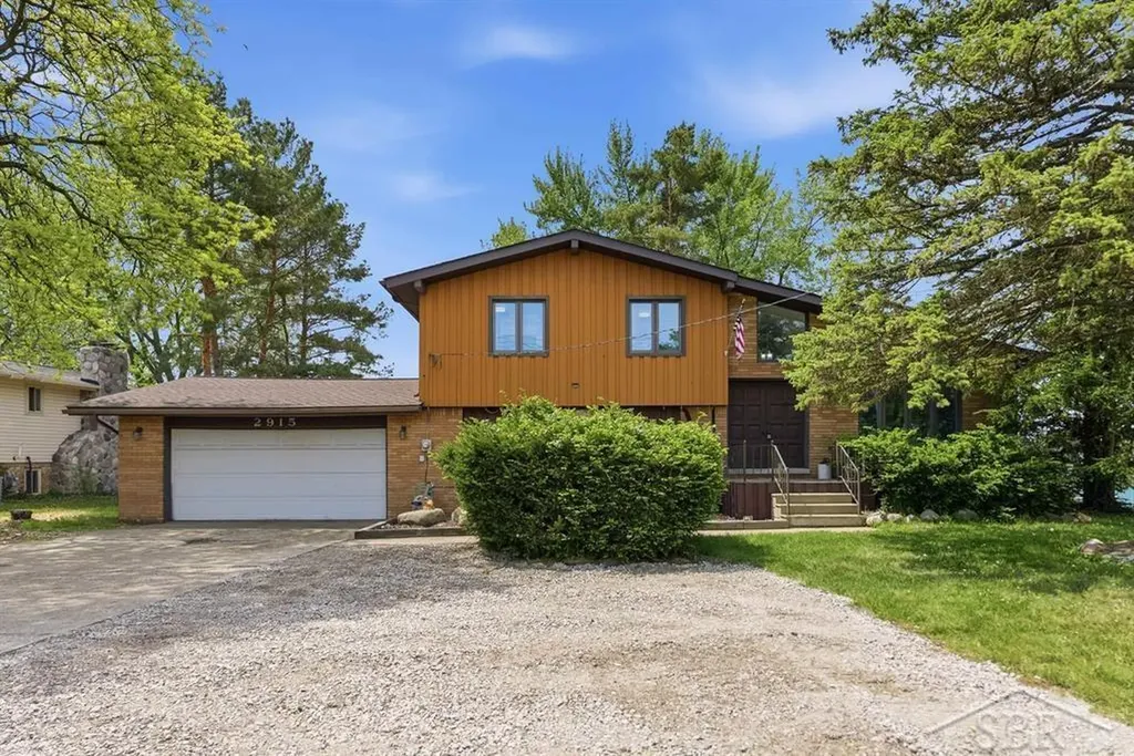 2915 W Walton Boulevard Waterford Charter Township MI 48329