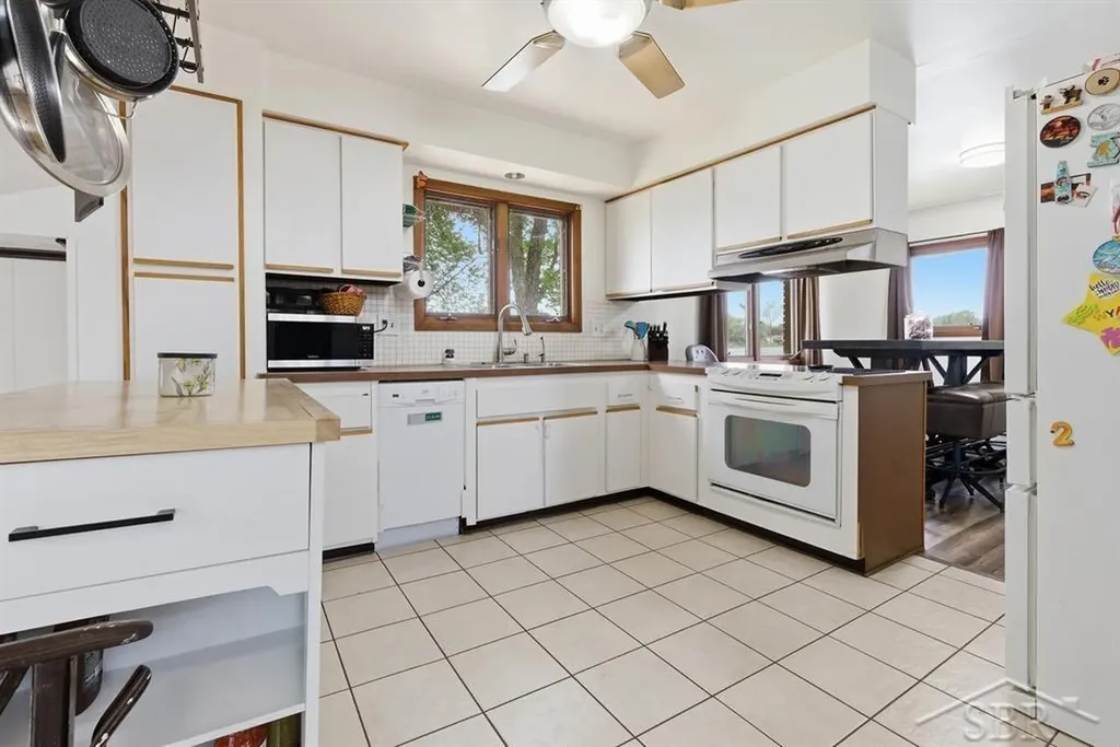 2915 W Walton Boulevard Waterford Charter Township MI 48329