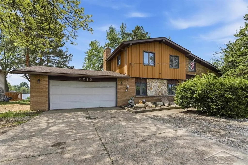 2915 W Walton Boulevard Waterford Charter Township MI 48329