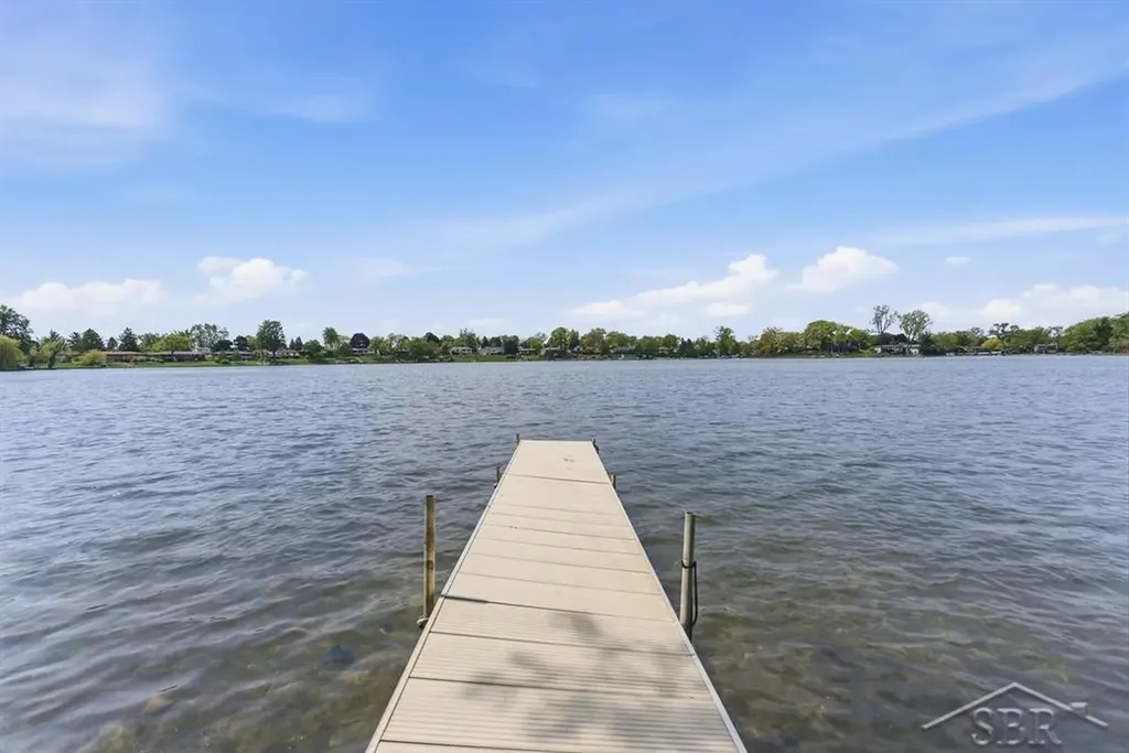 2915 W Walton Boulevard Waterford Charter Township MI 48329