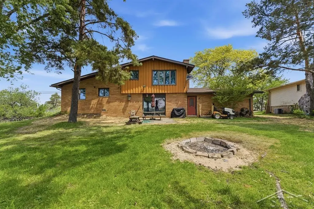 2915 W Walton Boulevard Waterford Charter Township MI 48329