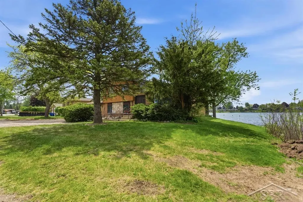 2915 W Walton Boulevard Waterford Charter Township MI 48329