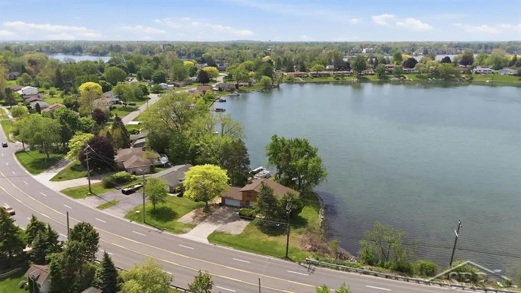 2915 W Walton Boulevard Waterford Charter Township MI 48329