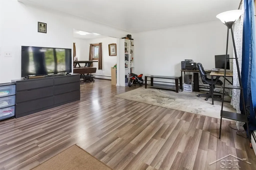 2915 W Walton Boulevard Waterford Charter Township MI 48329