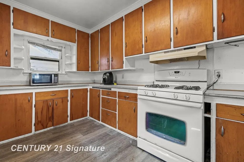 1911 Lincoln Avenue Saginaw City MI 48601