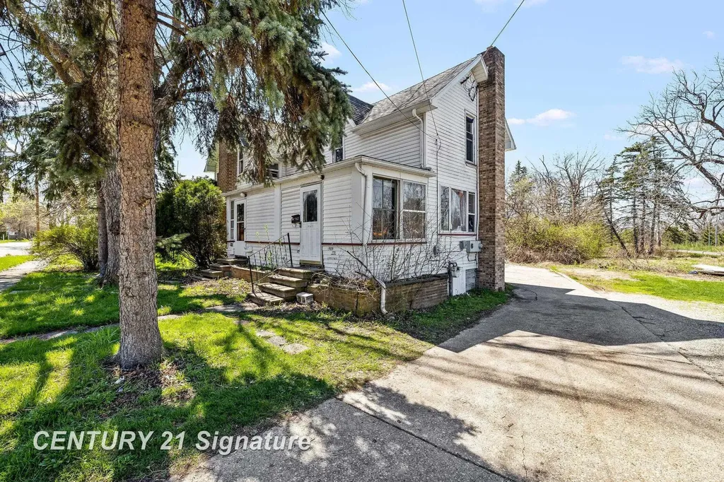 1911 Lincoln Avenue Saginaw City MI 48601