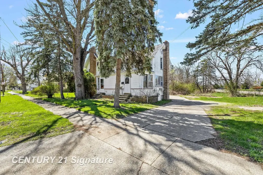 1911 Lincoln Avenue Saginaw City MI 48601