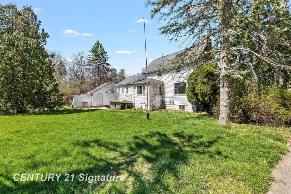 1911 Lincoln Avenue Saginaw City MI 48601